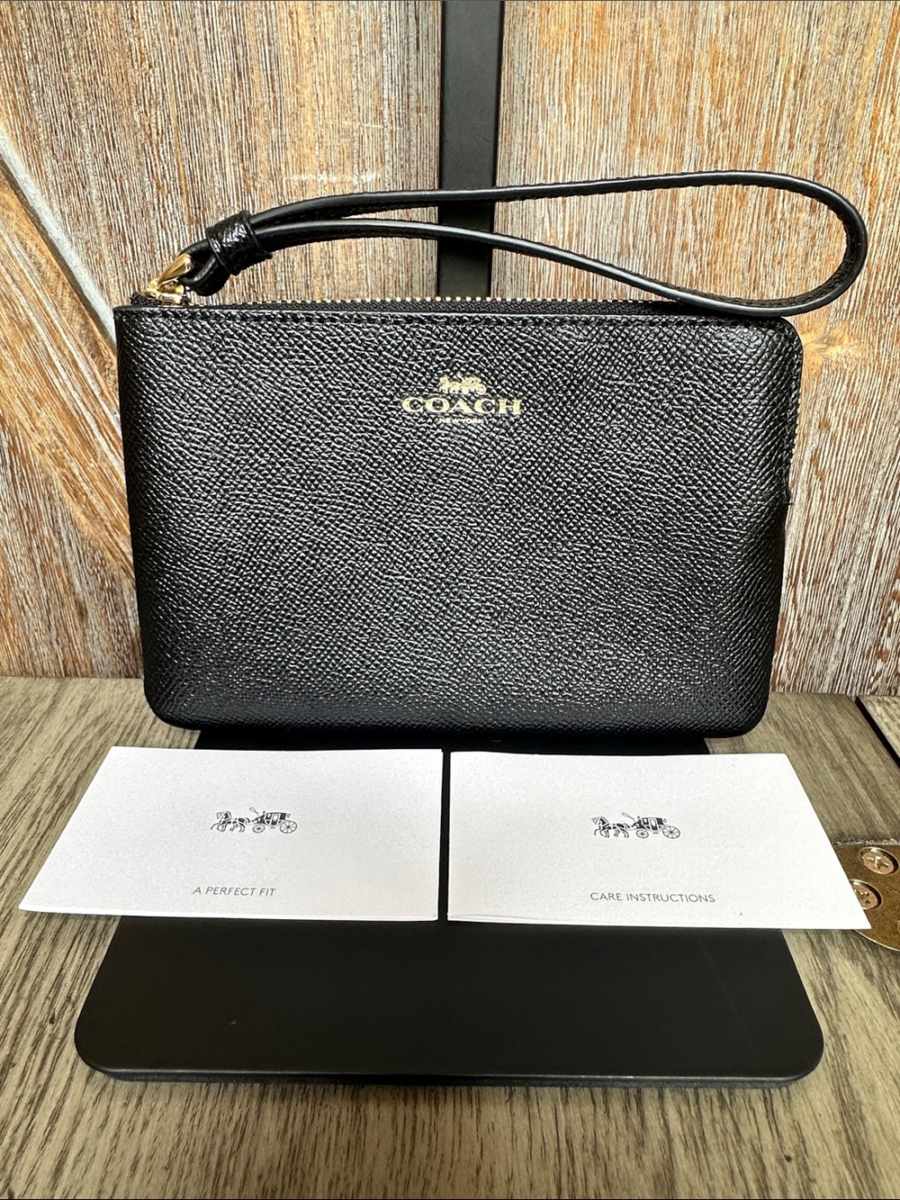 Coach F58032 Black Crossgrain Leather Corner Zip Wristlet Wallet NWT - Picture 3 of 10